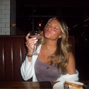 Meet your Posher, Mariella